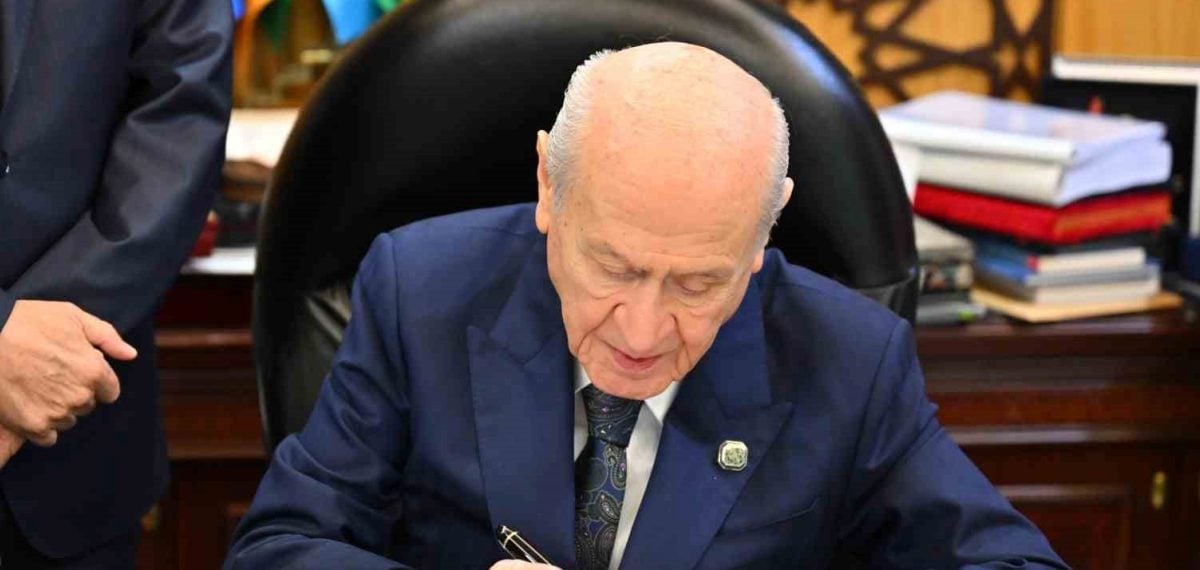 Bahçeli ilk imzayı attı: ‘Terörsüz Türkiye’ çerçeve yasası onay sürecinde