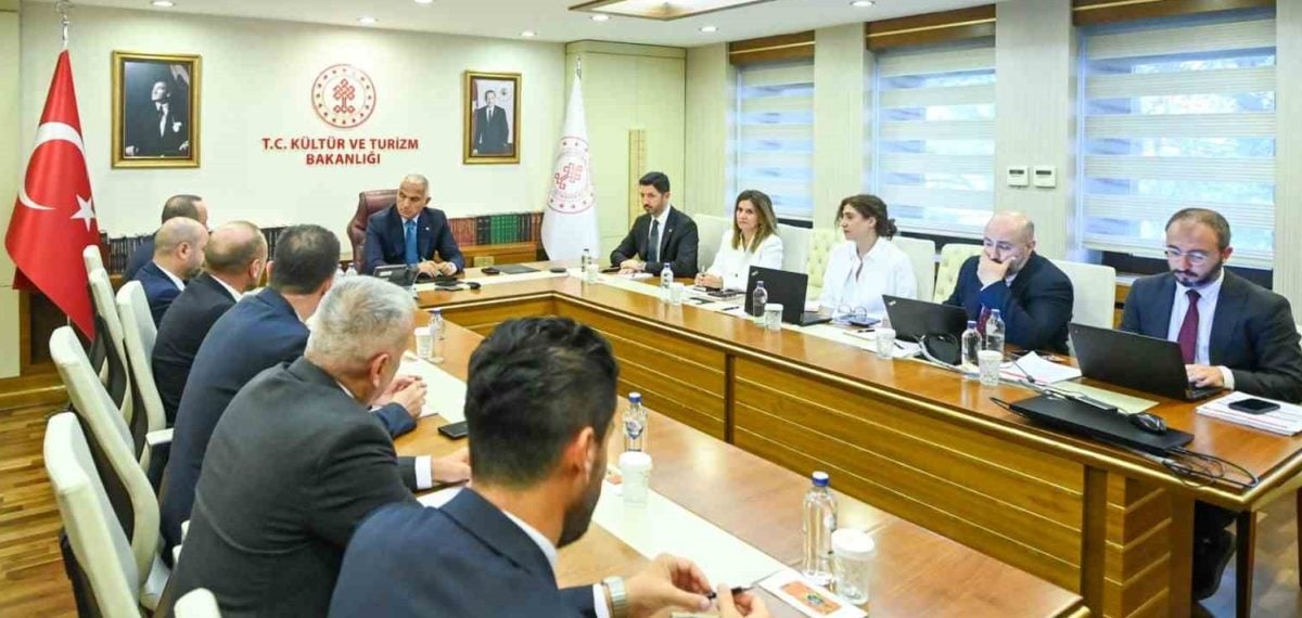 Bakan Ersoy TİSAD heyeti ile Trabzon turizmini masaya yatırdı