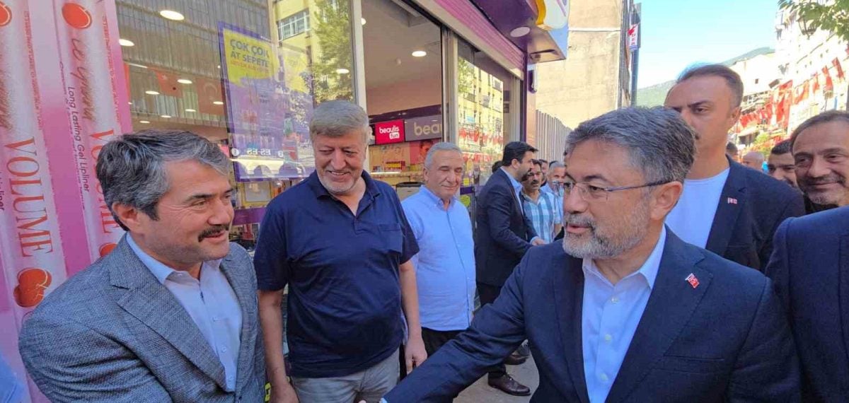 Bakan İbrahim Yumaklı AK Parti Karabük İl Başkanlığını ziyaret etti