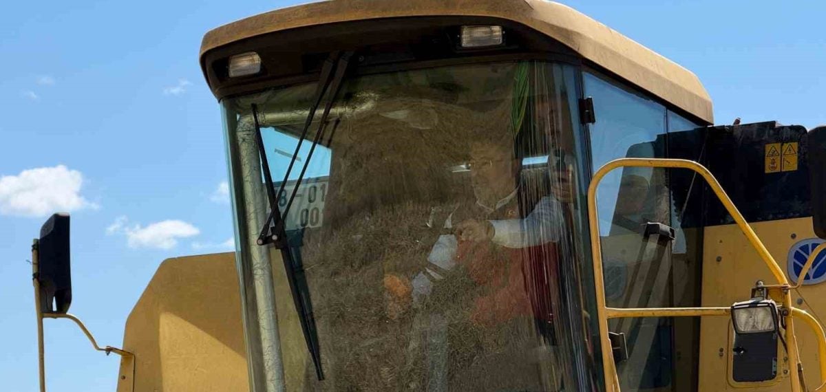 Bakan Yumaklı Eflani’de buğday hasadına katıldı ve 140 milyon ton hedefini açıkladı