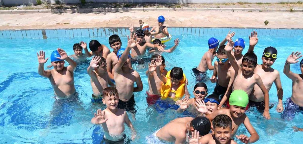 Battalgazi çocukları Ilıcak Kur’an Kursu ile yüzme etkinliğinde buluştu