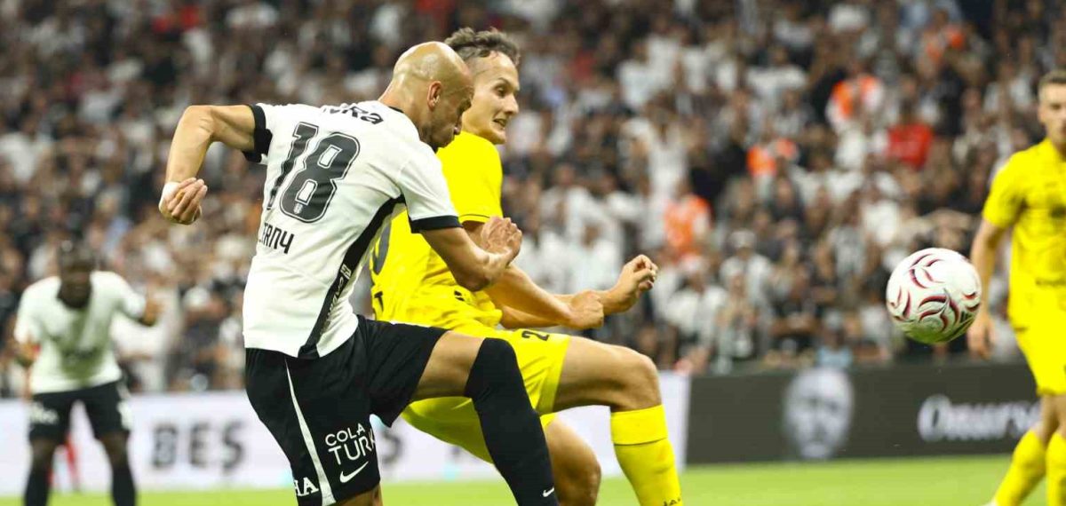 Beşiktaş, Hradec Kralove karşısında Cerny’nin golüyle soyunma odasına 1-0 önde girdi