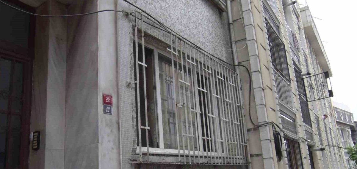 Beyoğlu’nda kötü koku ihbarı sonrası evde ölü bulundu, inceleme sürüyor