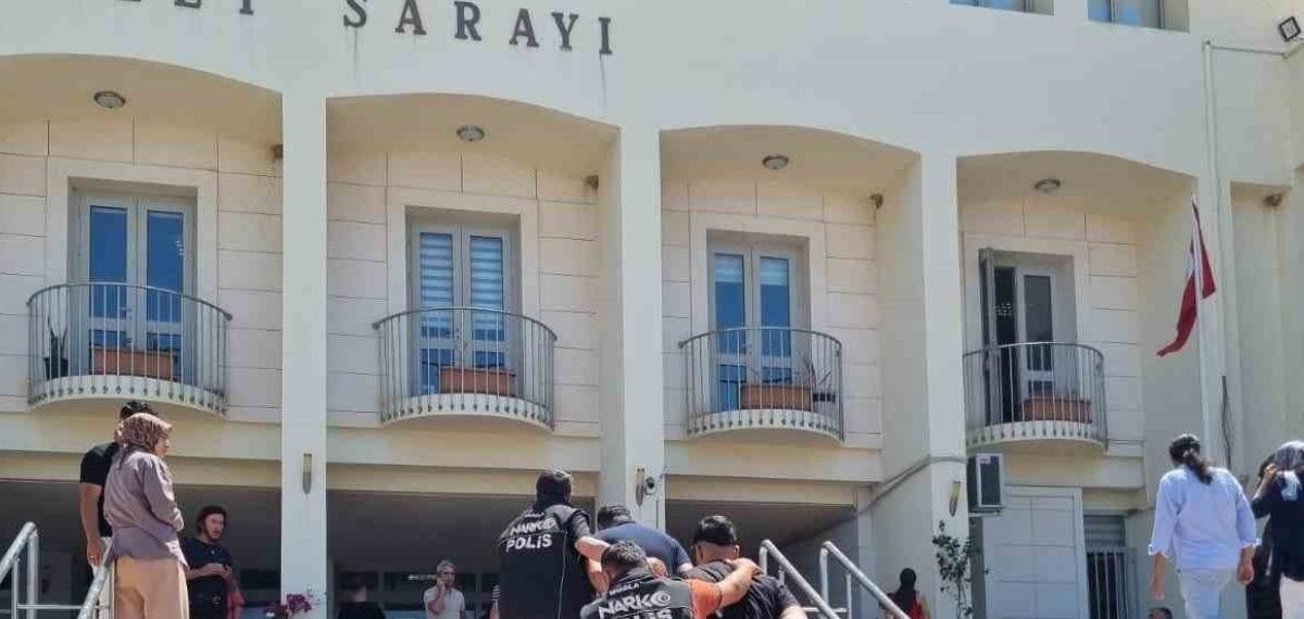 Bodrum’da dron destekli operasyonda 5 şüpheli yakalandı, 205 bin 900 lira ele geçirildi