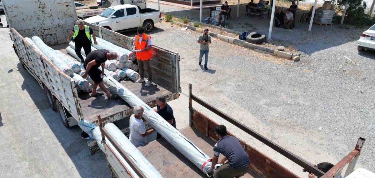 Büyükşehir yangında zarar gören 14 çiftçiye 24 bin 100 m² sera naylonu desteği sağladı