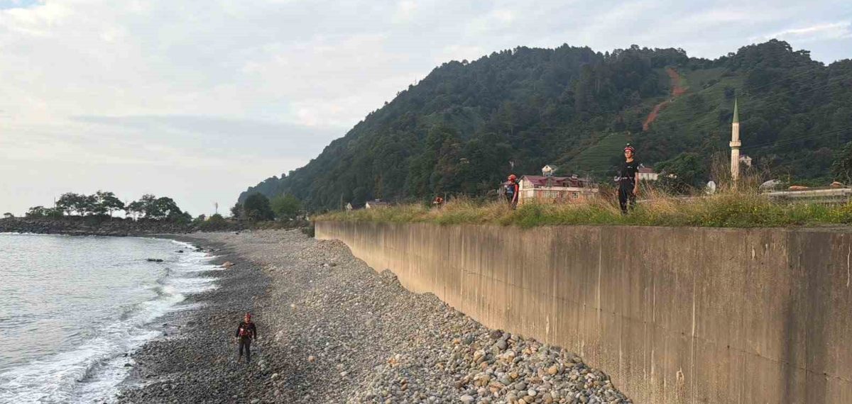 Çayeli’nde denize kapılan 10 yaşındaki çocuk için aramalar Artvin sahiline genişletildi