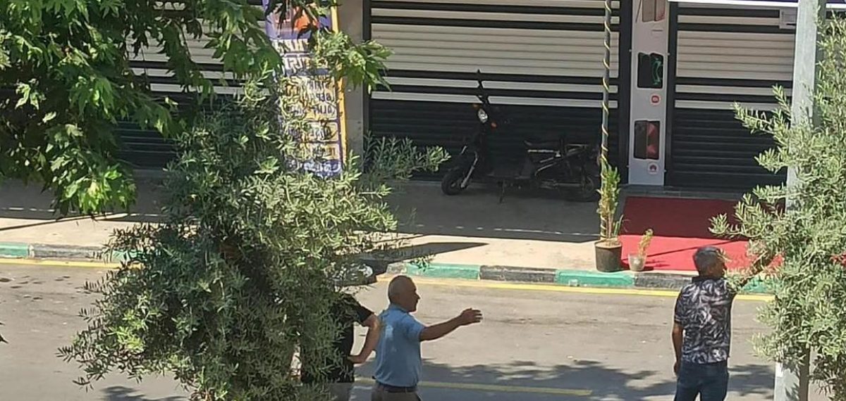 Ceyhan’da boşanma sürecindeki kadına sokakta silahlı saldırı, baldızı da ağır yaralandı