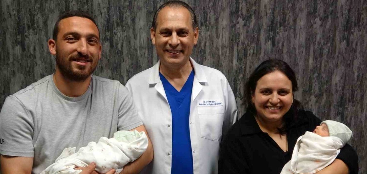 Çift rahminde eşzamanlı tüp bebek gebeliğiyle iki bebek dünyaya geldi