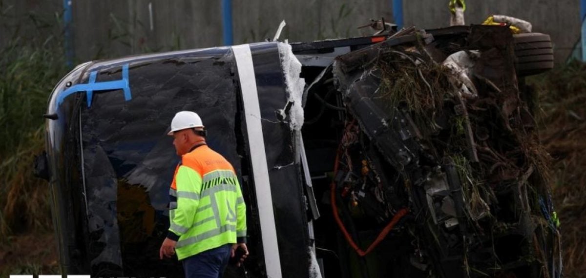 Coach carrying German students overturns after collision near Wezep