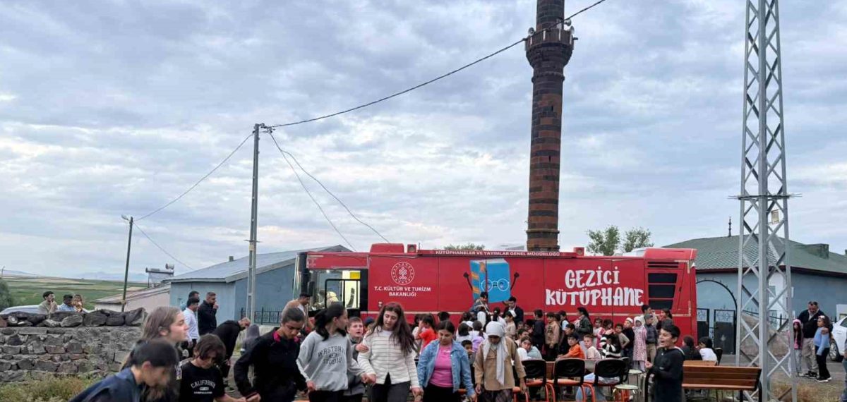 Demirkent’te gezici kütüphane ile sinema ve kitap etkinliği düzenlendi