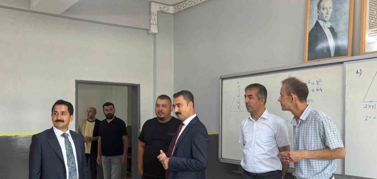 Denetimli serbestlik yükümlüleri Alaşehir’de 3 okulda 36 sınıfı yeniledi