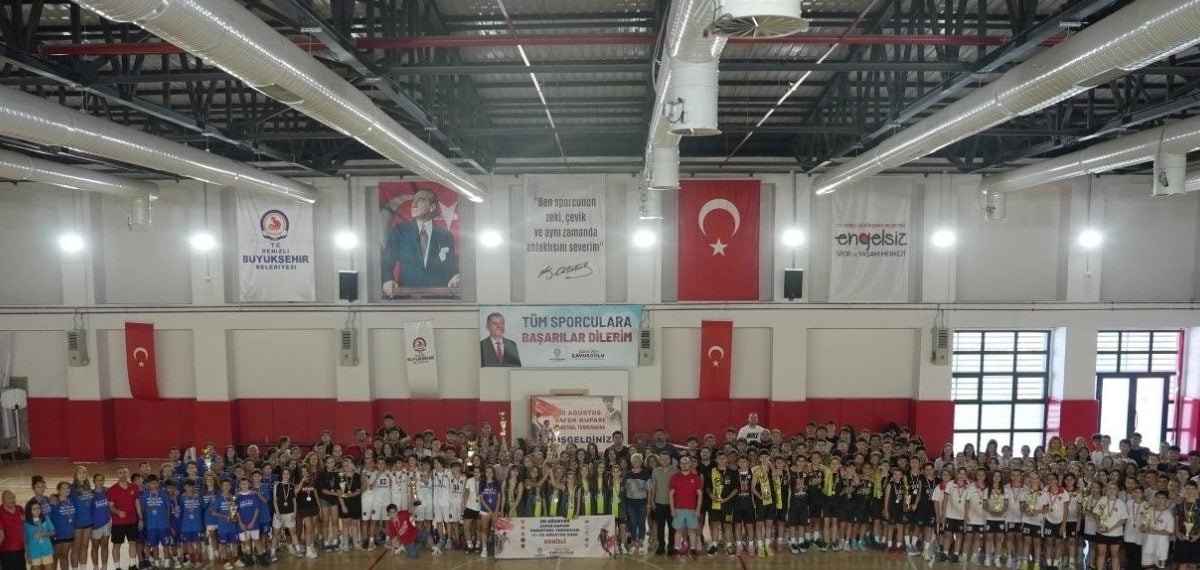 Denizli’de 30 Ağustos Zafer Kupası’nda 20 takım ve 300 sporcu yarıştı