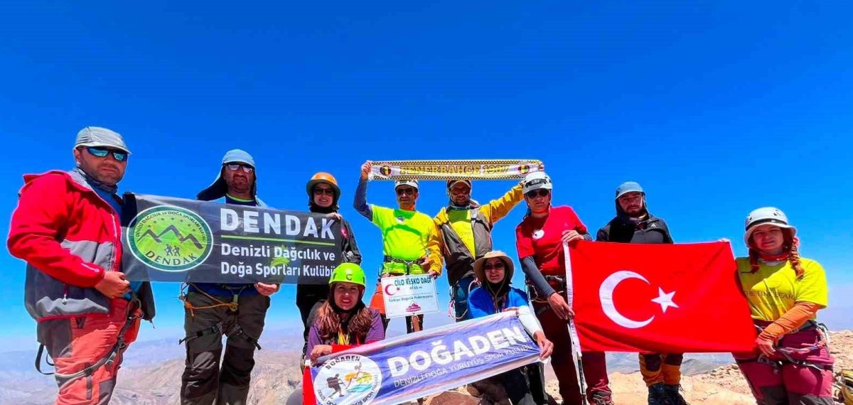 Denizlili dağcılar Cilo’da Reşko (Uludoruk) zirvesine 13 kişiyle ulaştı