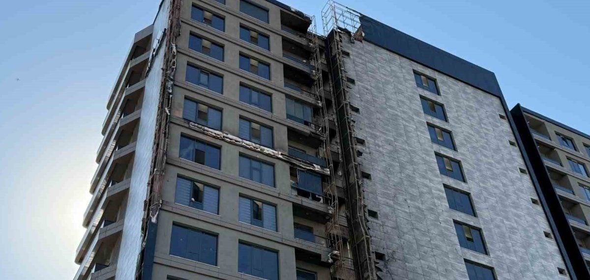 Diyarbakır’da 12 katlı plazada çıkan yangın hasara yol açtı