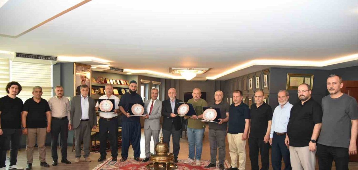 Elazığ Ticaret Borsası’nda veda töreni: Dört meclis üyesine plaket
