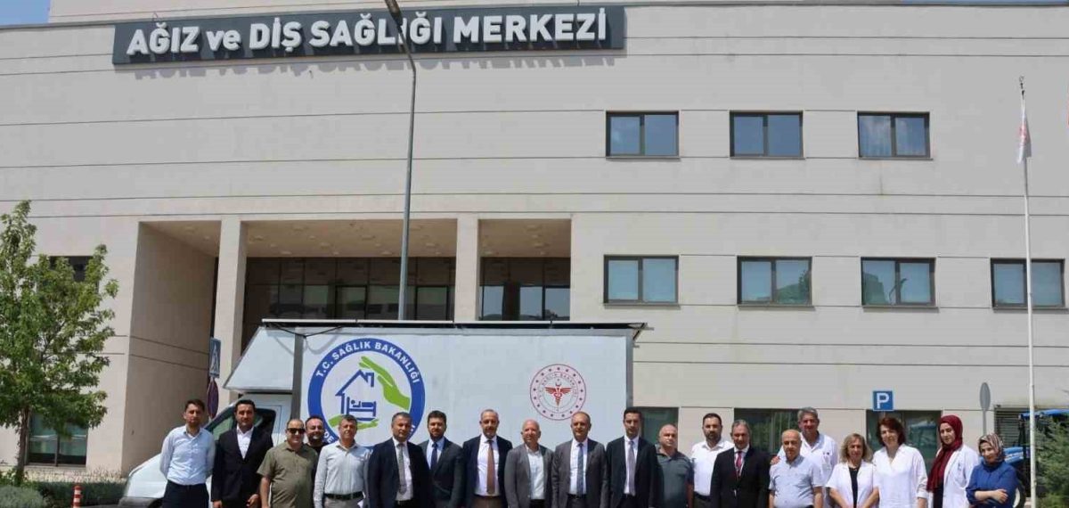 Elazığ’a teslim edilen mobil diş aracı dezavantajlı bölgelere hizmet verecek