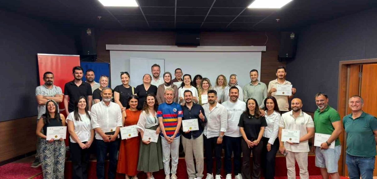 Erasmus+ ve ESC proje eğitimiyle 47 kamu personeli sertifika aldı
