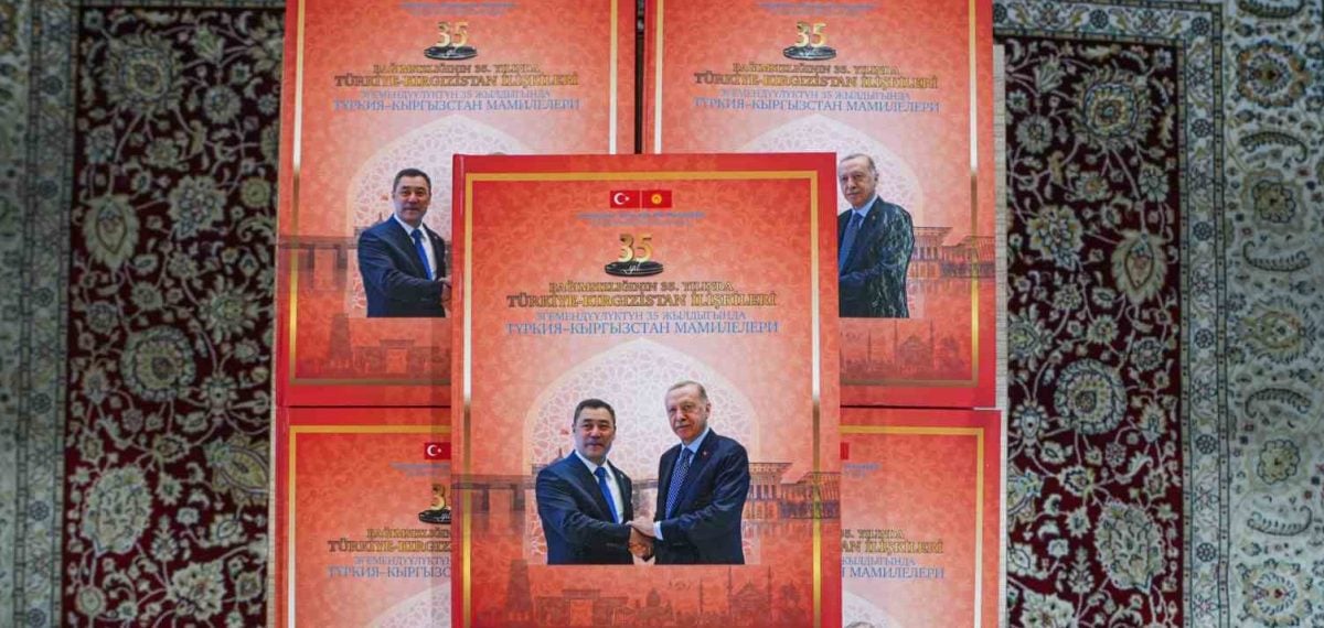 Erdoğan’ın takdim yazılı iki dilli kitap Sadır Caparov’a takdim edilecek
