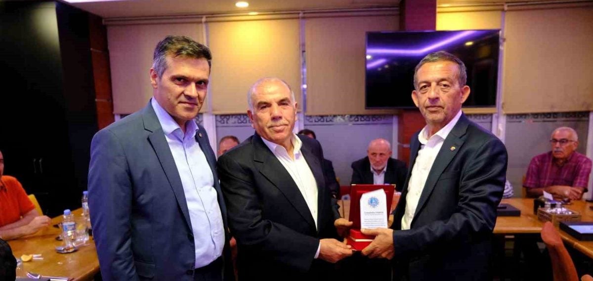 Erzincan TSO Gıda Komitesi sektörü değerlendirdi, 6 üyeye 40 yıllık hizmet plaketi verildi