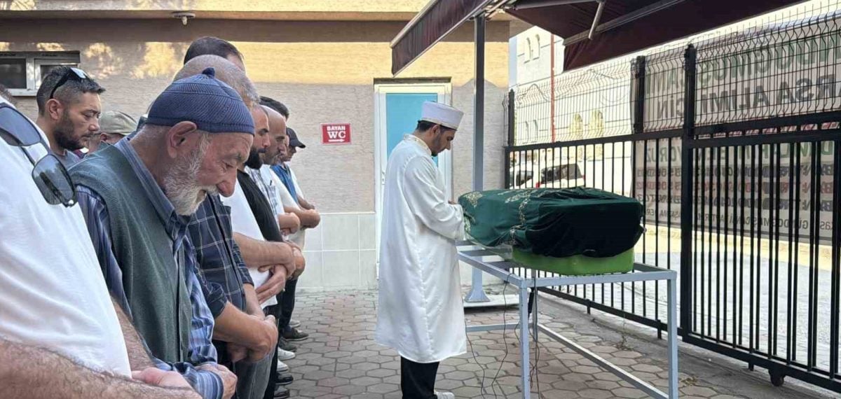 Eskişehir’de arkadaşını bıçaklayan zanlı gözaltına alındı, kurban toprağa verildi