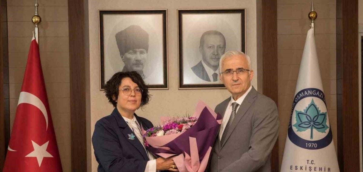 ESOGÜ’de devir teslim: Prof. Dr. Emine Gümüşsoy rektörlük görevini devraldı