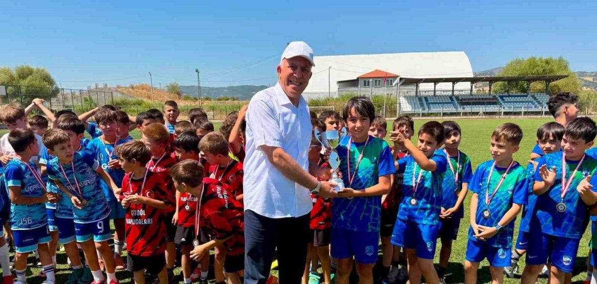 Ethem Bal Kupası U10 turnuvasını Hisarcık Fırtına kazandı