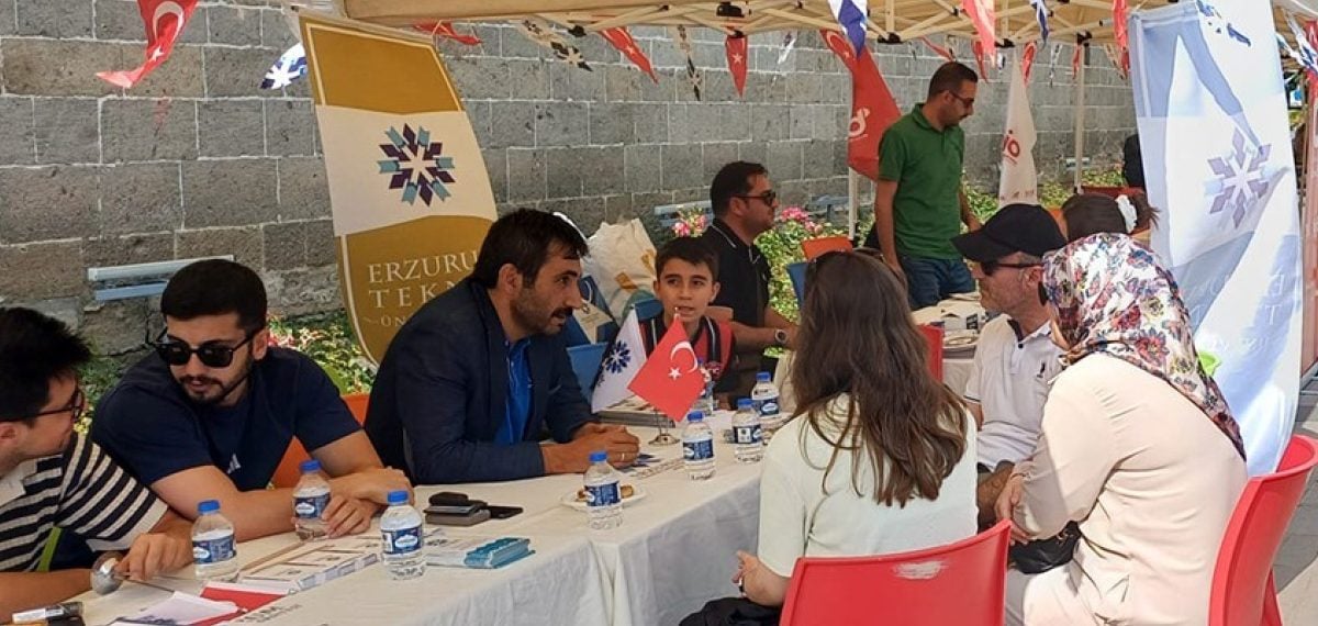 ETÜ, Yakutiye Kent Meydanı’nda tercih danışma standı açtı 31 Temmuz-9 Ağustos