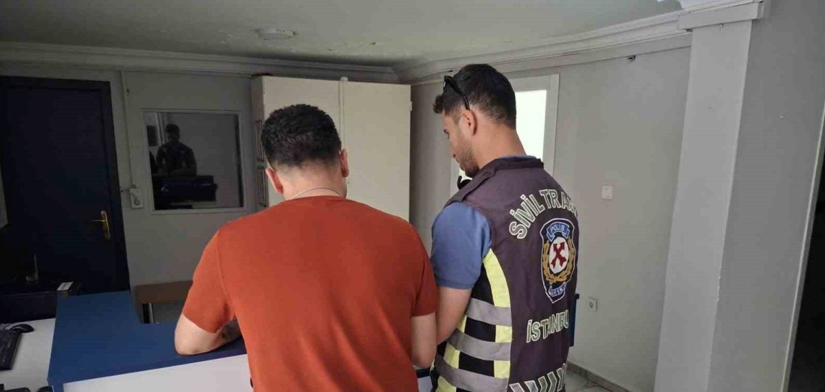Fatih’te yol verme tartışmasında sürücü kuryeye tokat attı, aracı trafikten men edildi