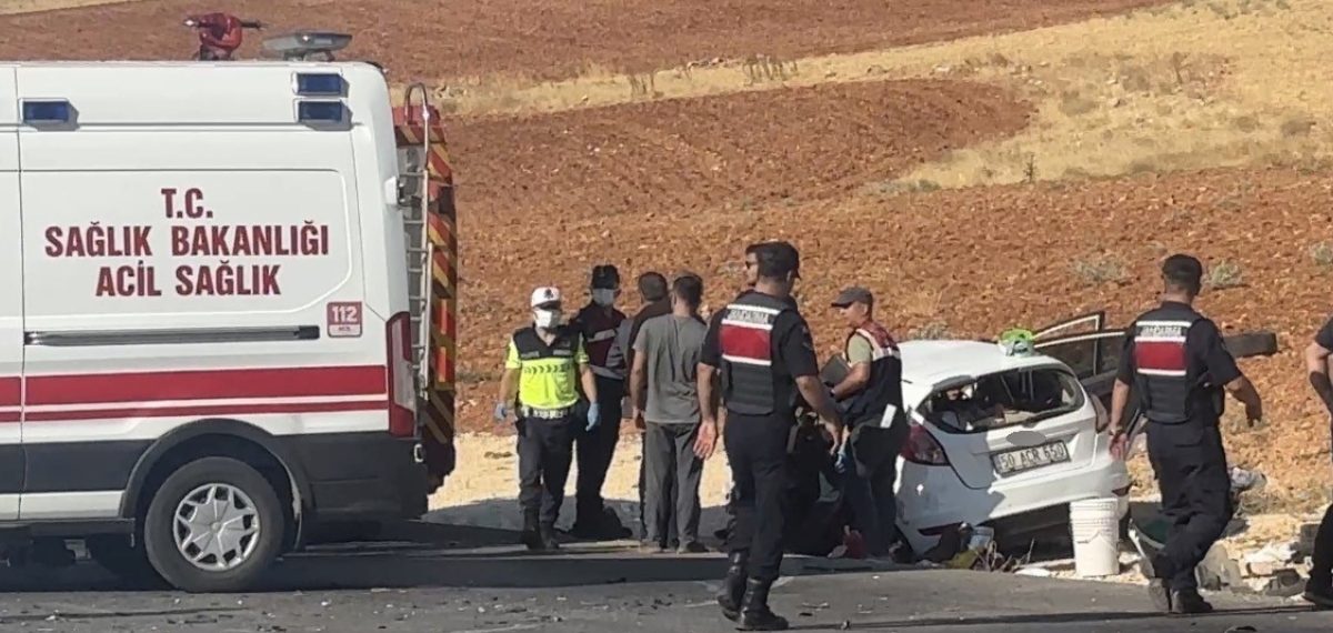 Gaziantep’te kafa kafaya çarpışma: 2 ölü, 4 yaralı