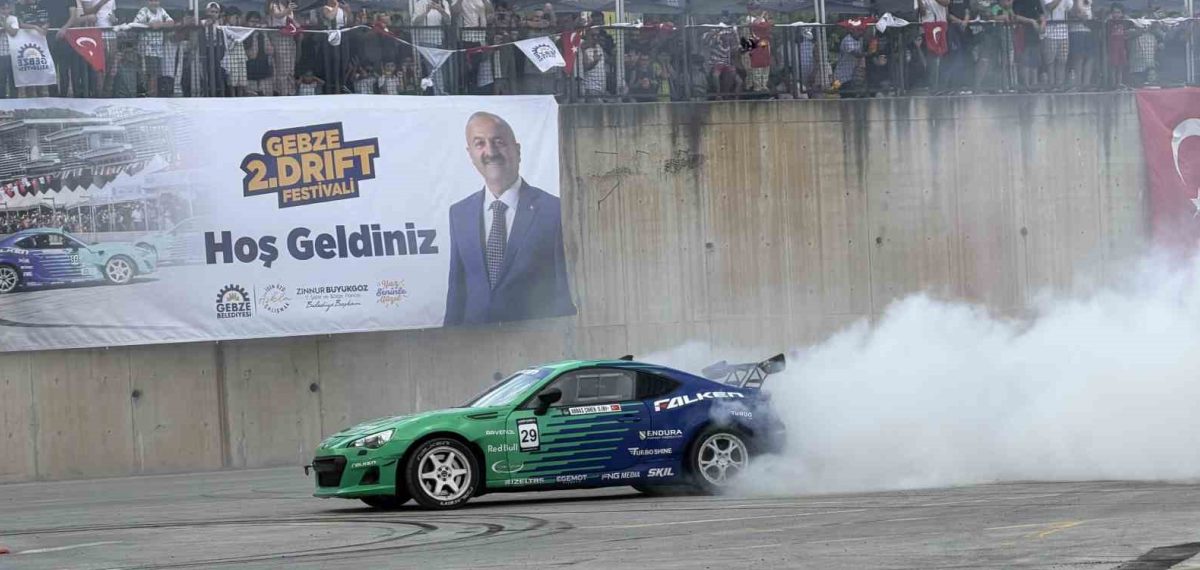 Gebze’de 2. Drift Festivali’nde 4 pilot gösteri yaptı, Başkan da piste çıktı