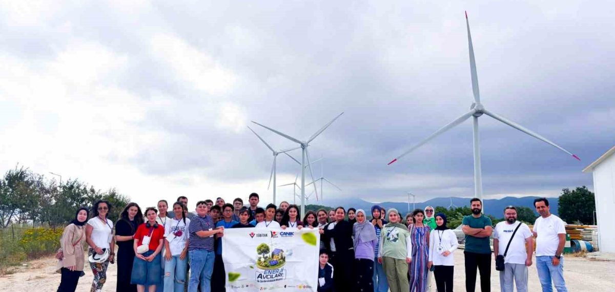 Gençler ‘Enerji Avcıları’ projesinde enerji verimliliği ve çevreci teknolojilerle uygulamalı eğitim aldı