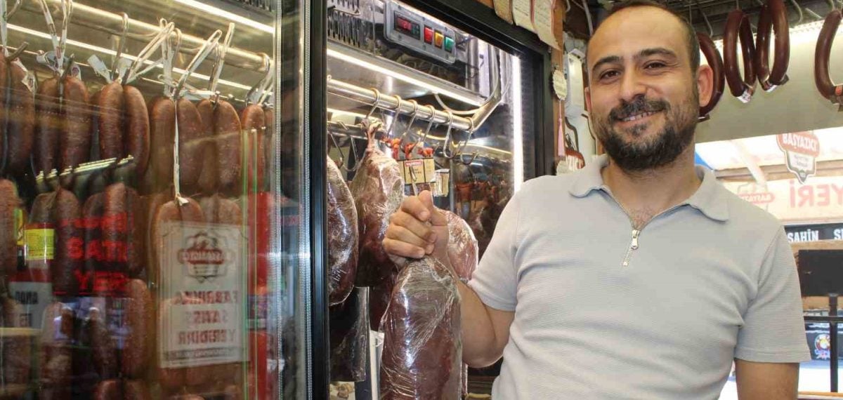 Gurbetçilerin dönüşü Kapalı Çarşı’da pastırma ve sucuk satışlarını canlandırdı