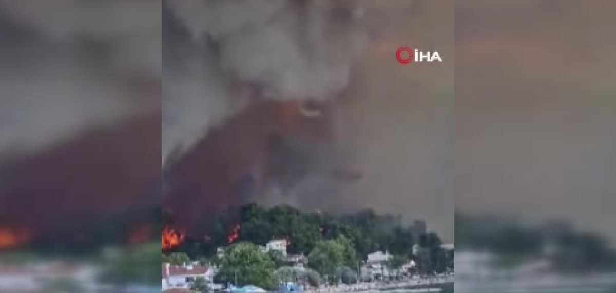 Halkidiki’de orman yangını yaklaşık 350 hektarı küle döndürdü, çok sayıda ev zarar gördü