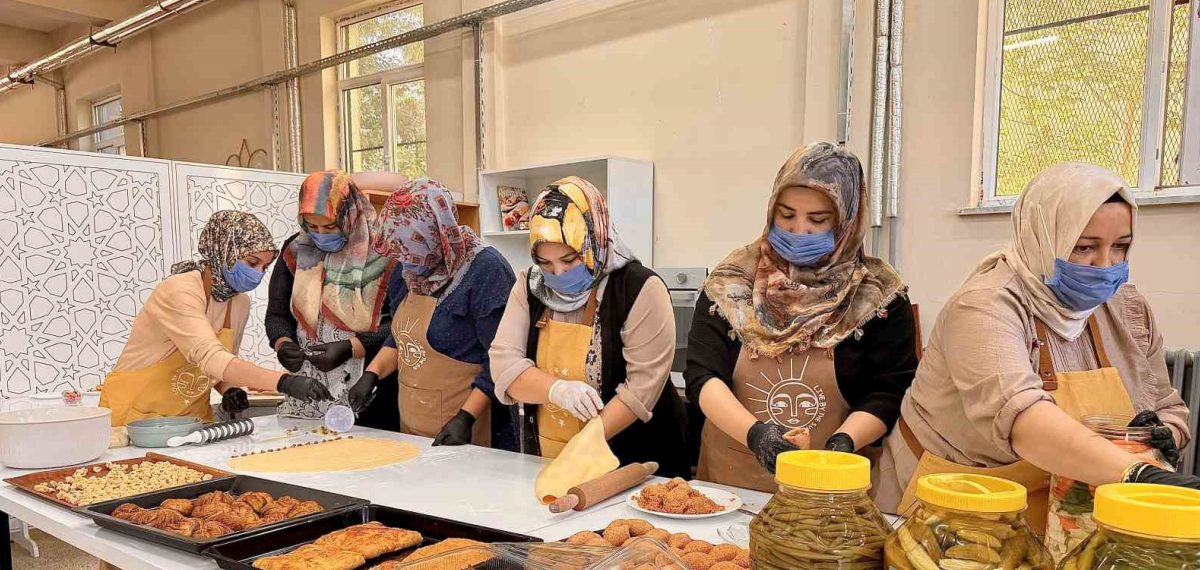 Hamur Kadın Kooperatifi, yöresel ürünlerle kadınlara istihdam sağlıyor