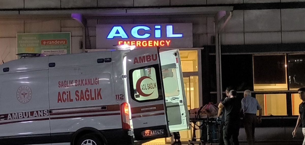 Hasankeyf tünel girişinde iki otomobil çarpıştı, 12 kişi yaralandı
