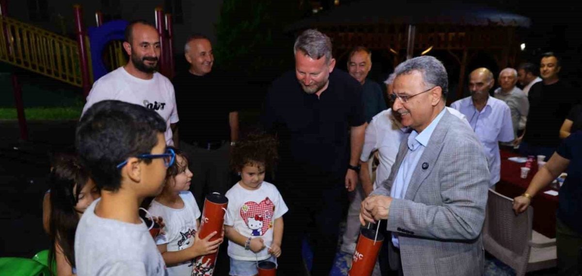 İlkadım Belediye Başkanı İhsan Kurnaz mahalle toplantısında vatandaş taleplerini dinledi