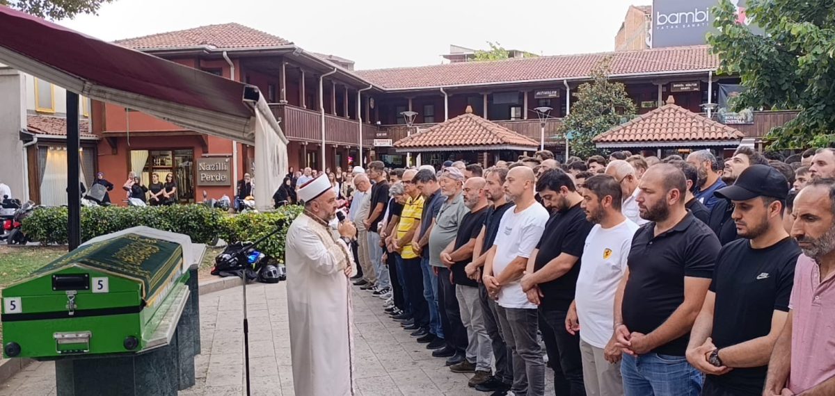 İnegöl’de motosiklet kazasında yaşamını yitiren 20 yaşındaki üniversite öğrencisi toprağa verildi