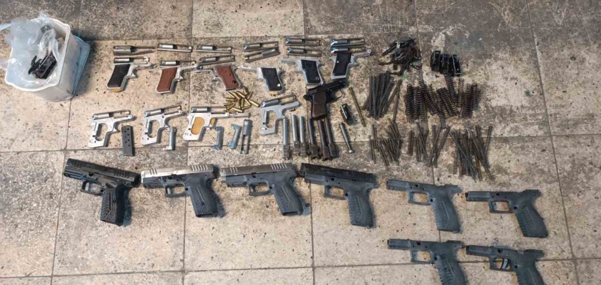 İzmir merkezli silah imalatı operasyonunda 13 gözaltı, çok sayıda mühimmat ele geçirildi