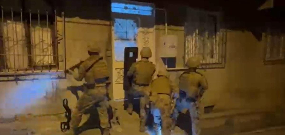 İzmir’de eş zamanlı operasyonda 28 gözaltı, örgüt yöneticileri yakalandı