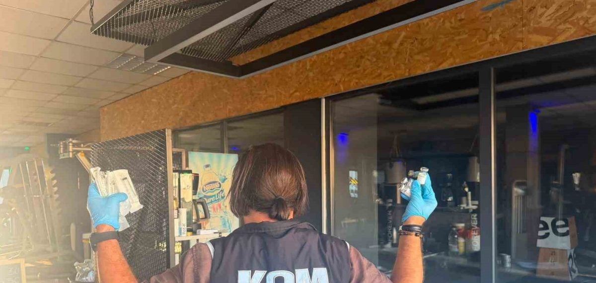 İzmir’de kaçak steroid operasyonu: 92 bin 604 ilaç ve üretim malzemesi ele geçirildi