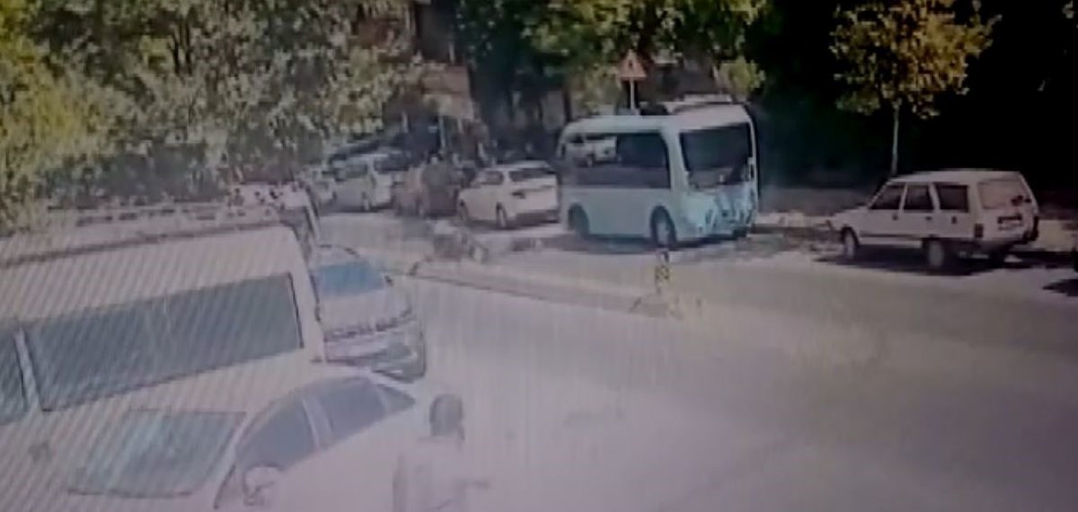 Kağıthane’de karşıdan geçmeye çalışan yaşlı adama motosiklet çarptı, yaşamını yitirdi