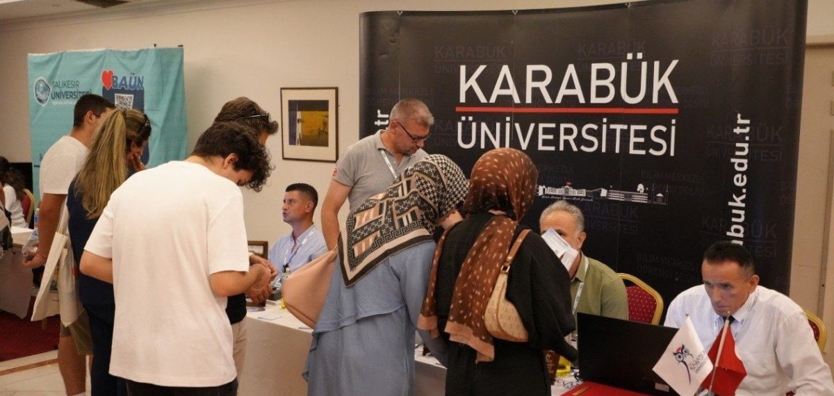 Karabük Üniversitesi İzmir Üniversite Tercih Günleri’nde adaylara kapsamlı tanıtım yaptı