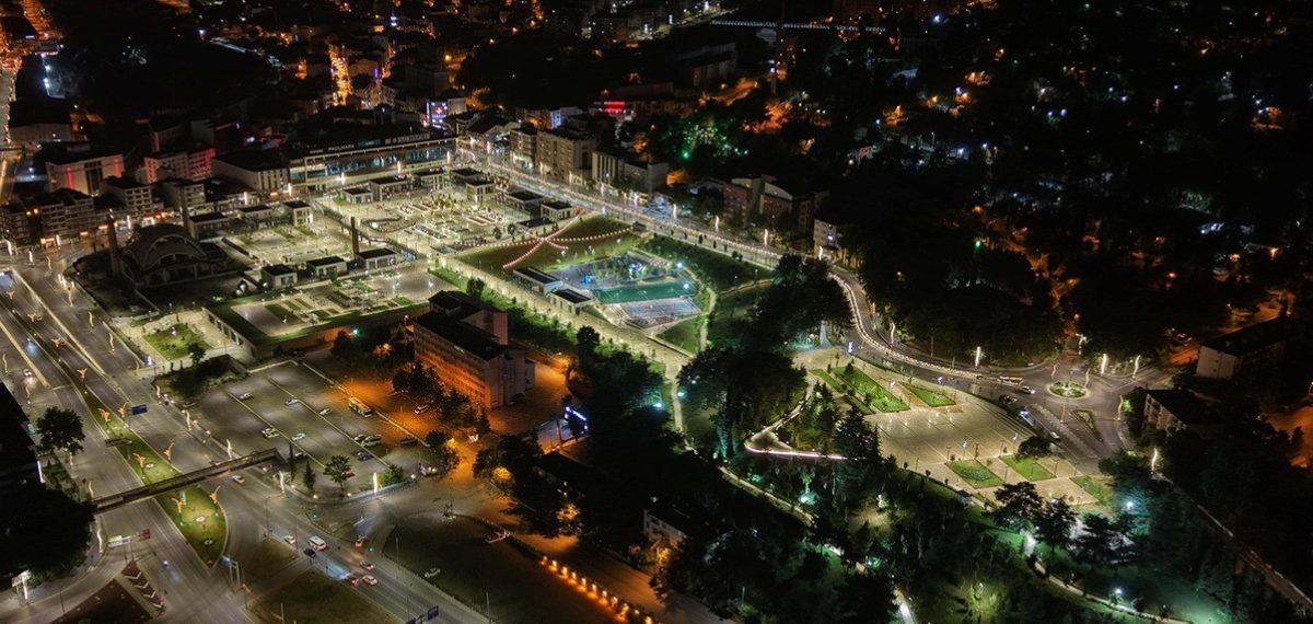 Karabük’te altyapı çalışmaları hızlandı, il genelinde yol ve park düzenlemeleri tamamlanıyor