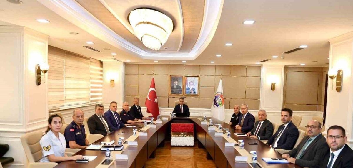 Karabük’te eğitim güvenliği toplantısı: okullara temizlik ve bahçe personeli planı
