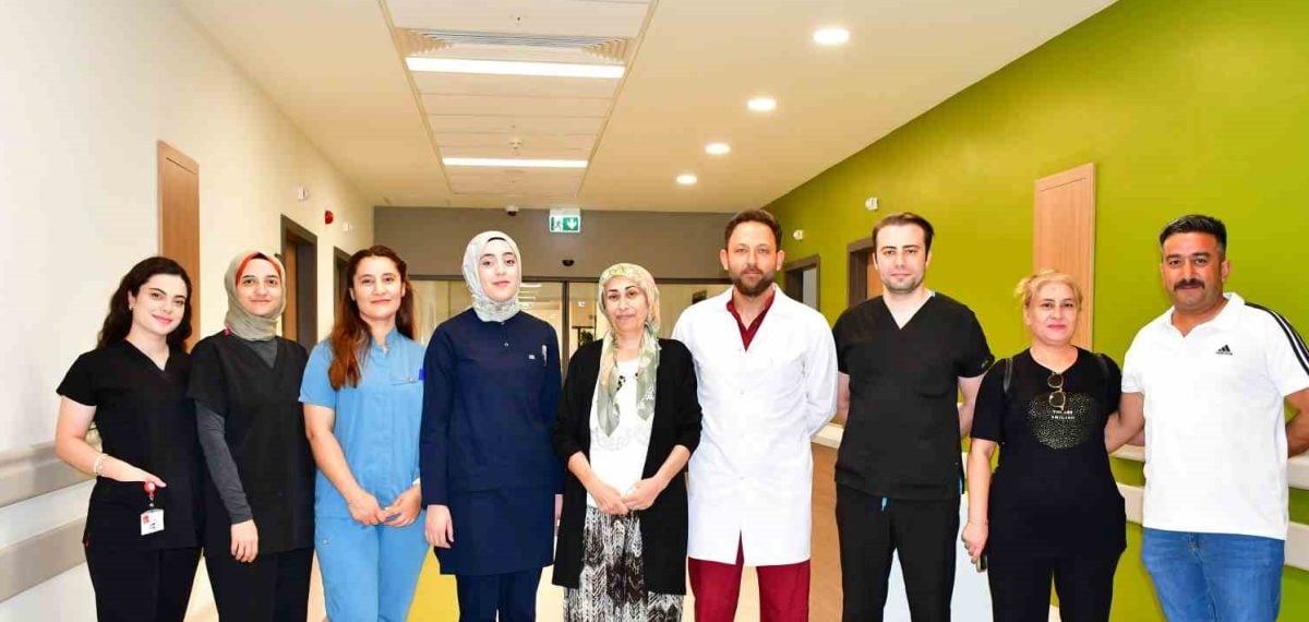 Karın boşluğunu dolduran 20 kiloluk liposarkom cerrahiyle çıkarıldı
