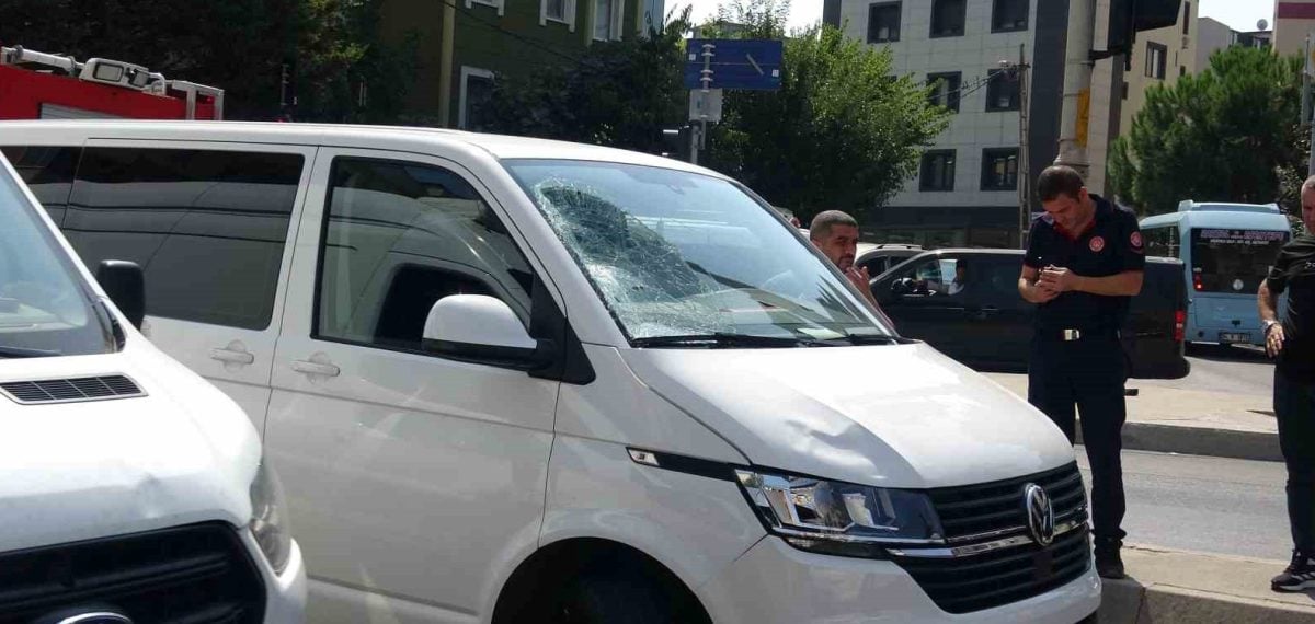 Kartal’da minibüs scooter’a çarptı: Sürücü ağır yaralandı