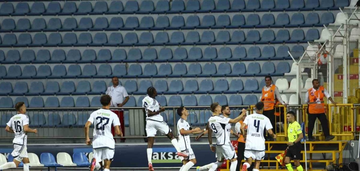 Kasımpaşa ile Trabzonspor 1-1 berabere kaldı, Benedyczak penaltıyla eşitliği sağladı