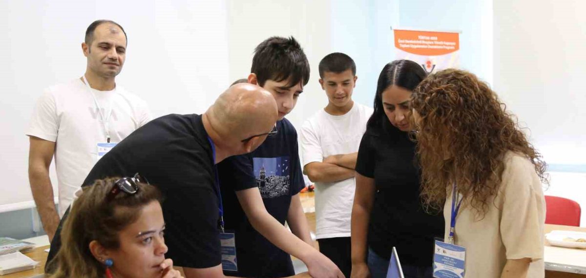 Kastamonu’da 24 öğretmene özel eğitimde STEM, yapay zeka ve robotik eğitimi verildi