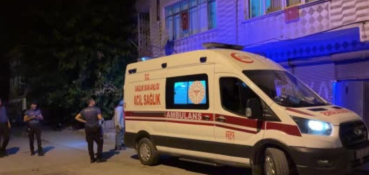 Kayseri’de bir binada eşarpla asılı halde bulunan şahıs hastaneye kaldırıldı