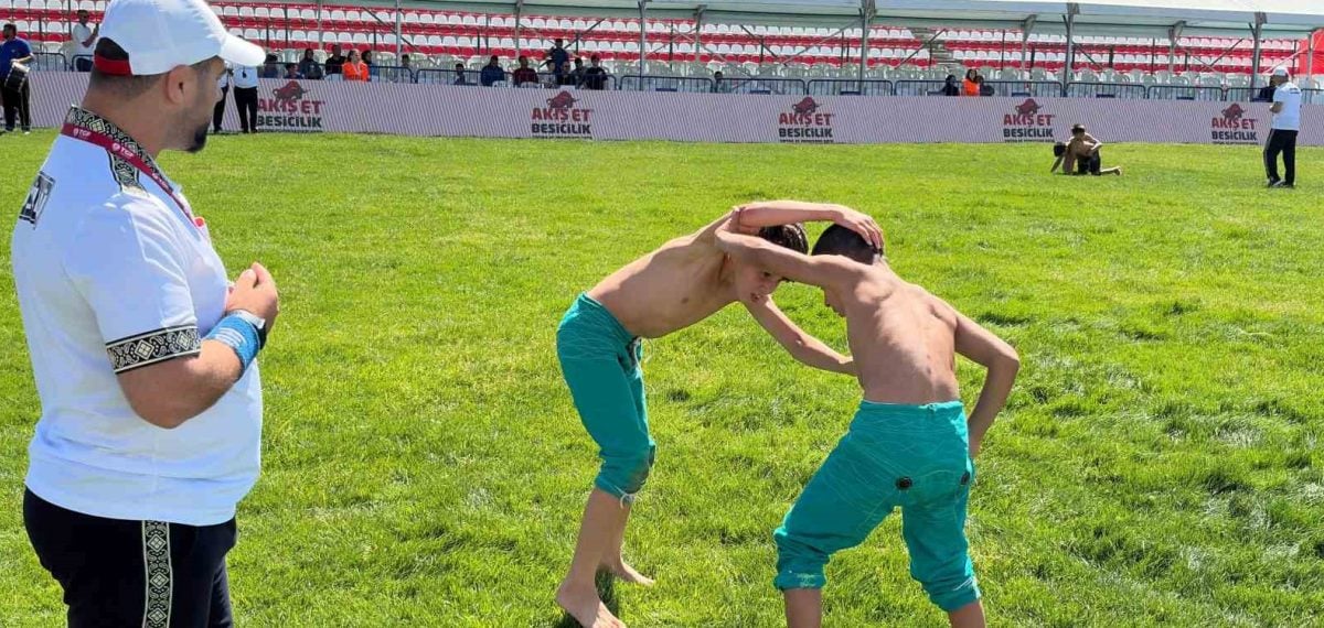 Keçiören’de 3. Karakucak Güreş Festivali gençlerin mücadelesine sahne oldu